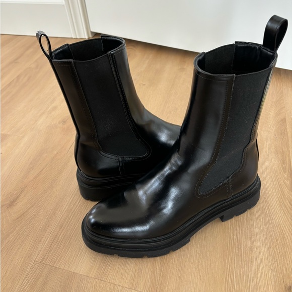 Zara CHUNKY SOLE FLAT ANKLE BOOTS for women size 8 - Picture 3 of 8